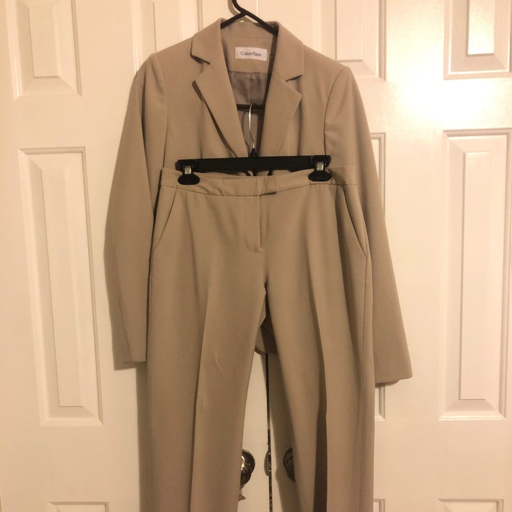 Calvin Klein Pant Suit- size 2 /size 4 Tan /Khaki